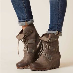 Brown Leather Sorel Wedge Joan of Arctic